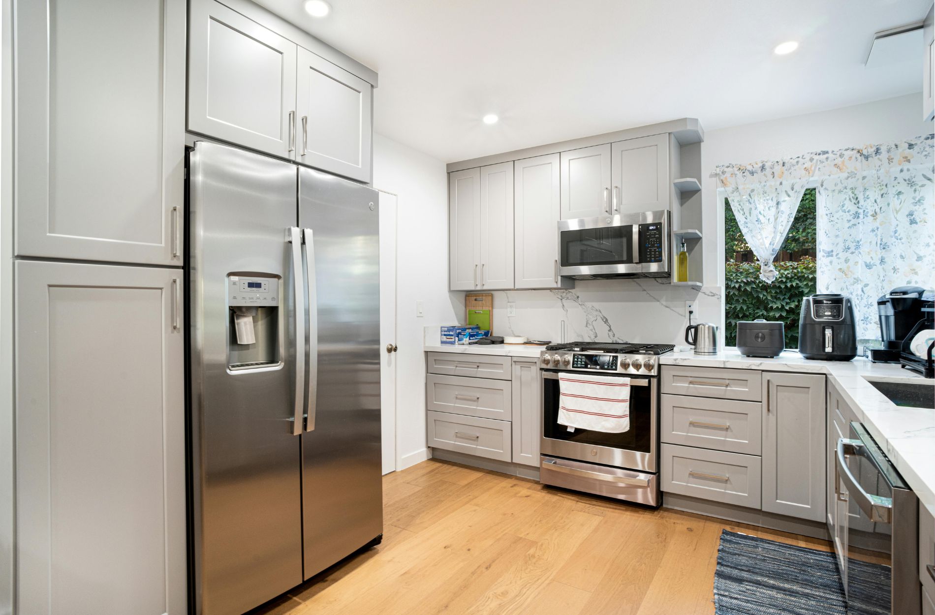 kitchen cabinet